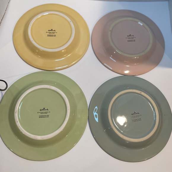 Hallmark 4 pastel Easter dessert salad plates - Picture 2 of 6
